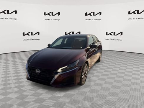 Used 2025 Nissan Altima 2.5 SV AWD/4WD image 4