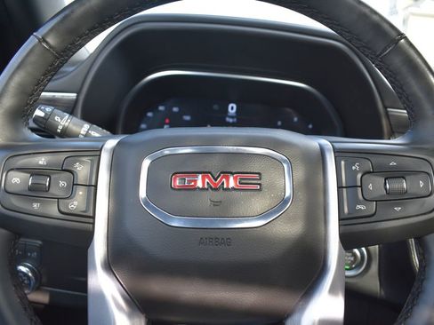 Used 2024 GMC Yukon XL SLT w/ SLT Premium Package image 13