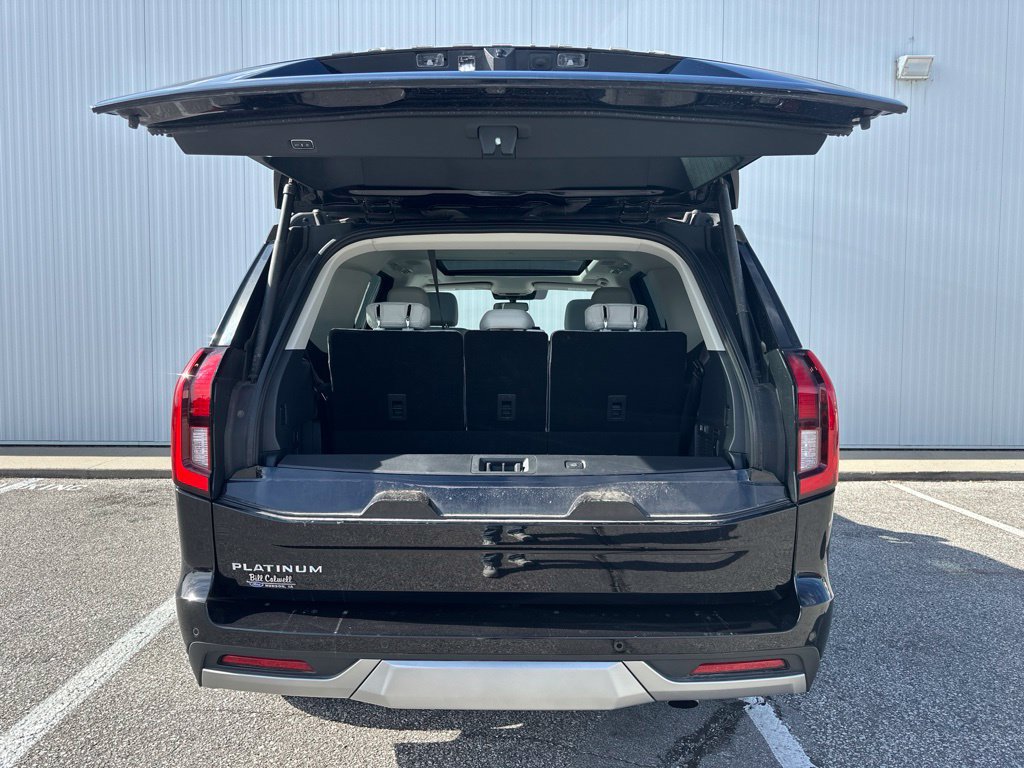 Used 2025 Ford Expedition Platinum w/ Platinum Ultimate Package AWD/4WD image 23