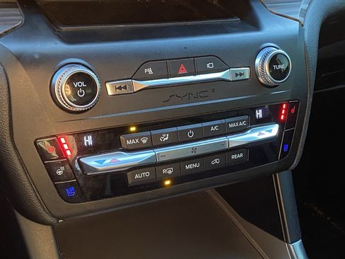 Used 2020 Ford Explorer Limited w/ Class III Trailer Tow Package image 17