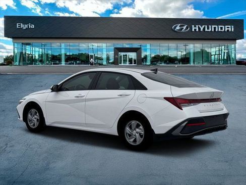 New 2026 Hyundai Elantra SE image 4