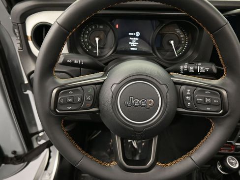 Used 2024 Jeep Wrangler Unlimited image 31