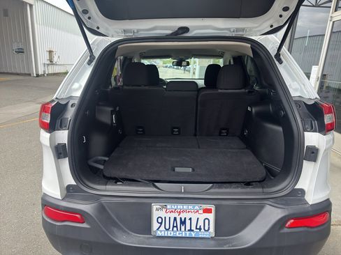 Used 2016 Jeep Cherokee Sport AWD/4WD image 13