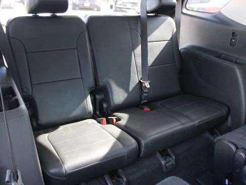 Used 2018 Chevrolet Traverse LT FWD image 12