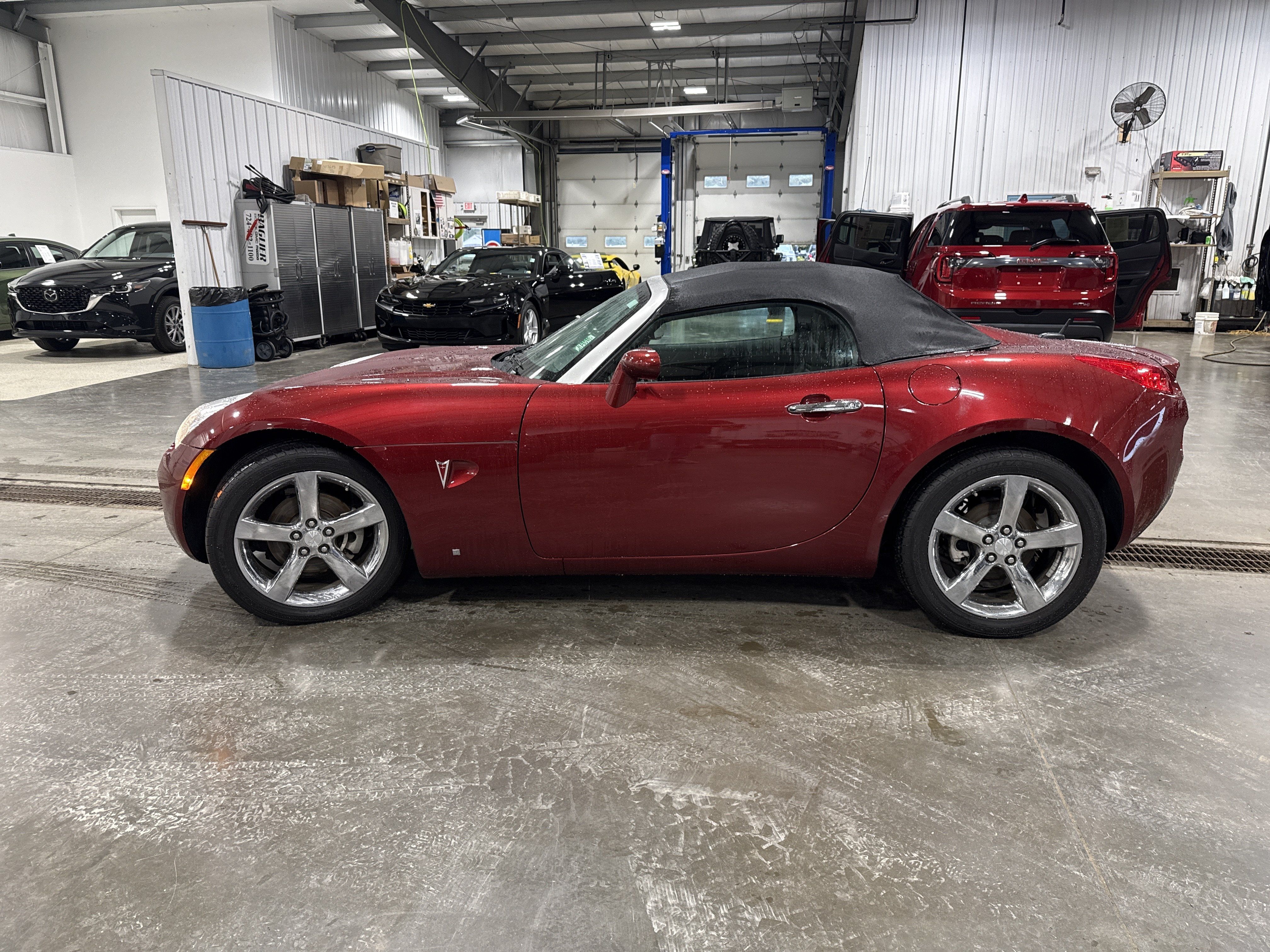 Used 2009 Pontiac Solstice Convertible w/ Premium Package RWD image 5