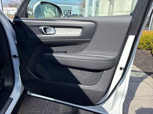 Used 2025 Volvo XC40 B5 Plus AWD/4WD image 15