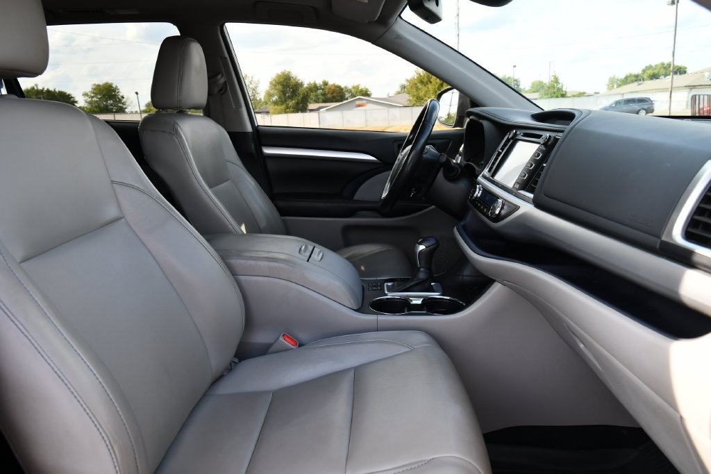 Used 2018 Toyota Highlander XLE AWD/4WD image 31