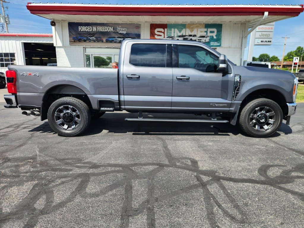 Used 2023 Ford F250 Lariat AWD/4WD image 2