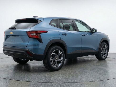 Used 2025 Chevrolet Trax LT image 9