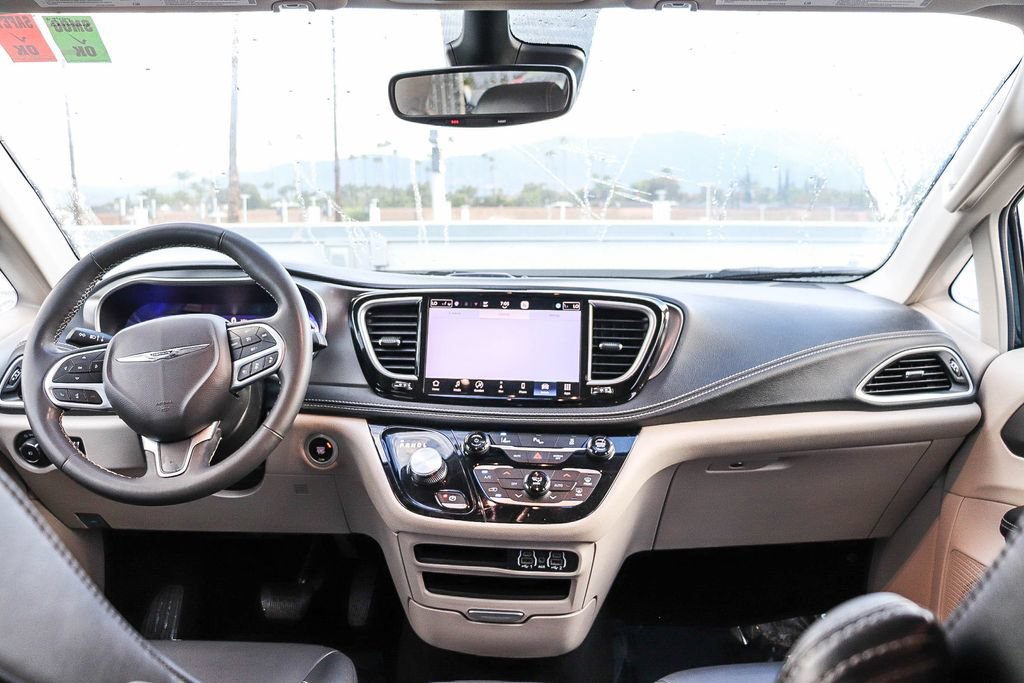 Used 2024 Chrysler Pacifica Limited FWD image 14
