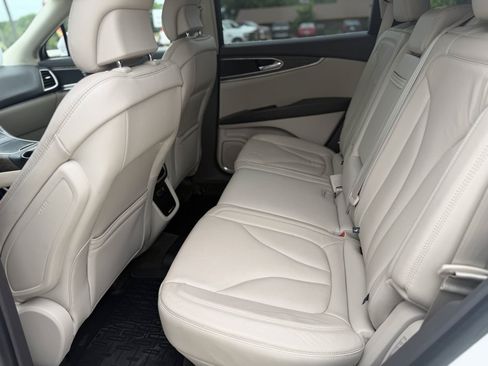 Used 2017 Lincoln MKX Select w/ Select Plus Package FWD image 14