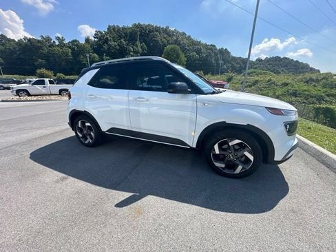 Used 2022 Hyundai Venue Limited FWD image 3