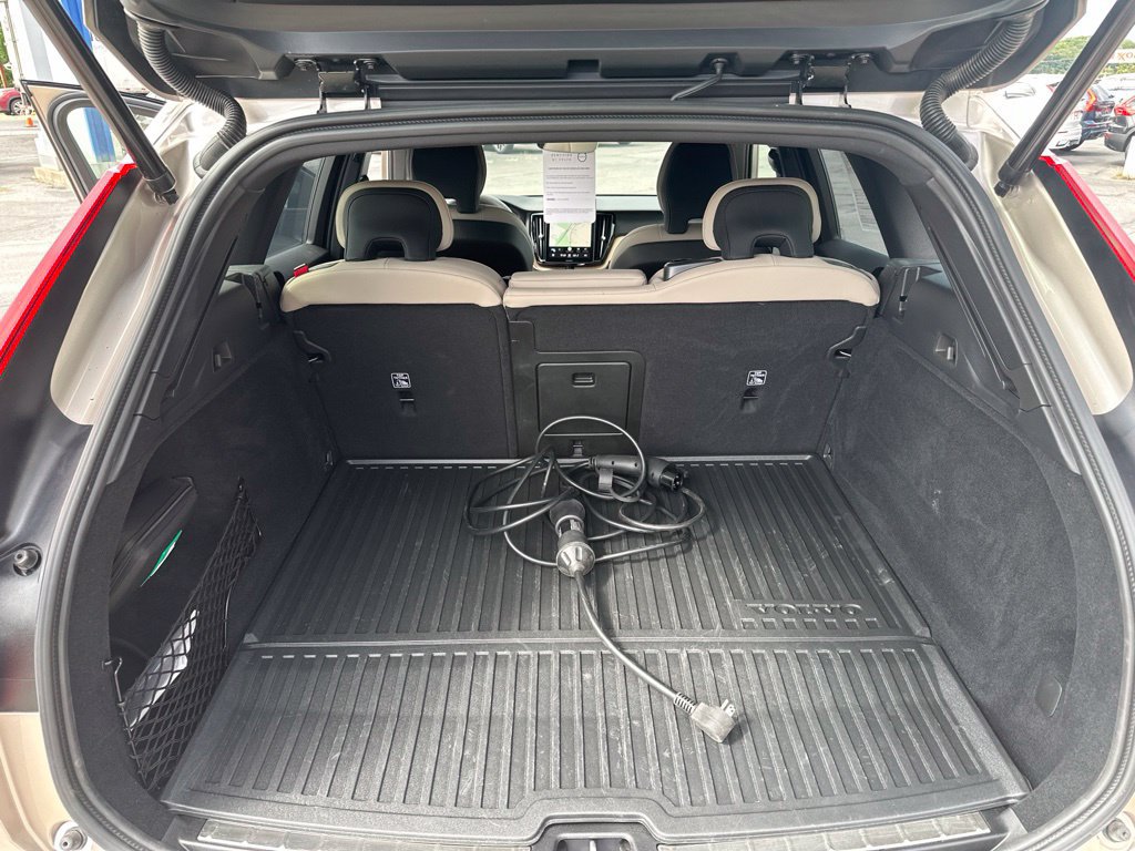 Certified 2026 Volvo XC60 T8 Plus w/ Protection Package Premier AWD/4WD image 39