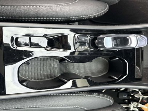 Certified 2025 Volvo XC40 B5 Plus image 23