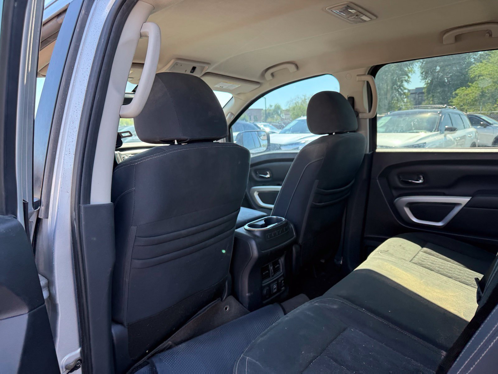 Used 2019 Nissan Titan SV w/ SV Convenience Package RWD image 11