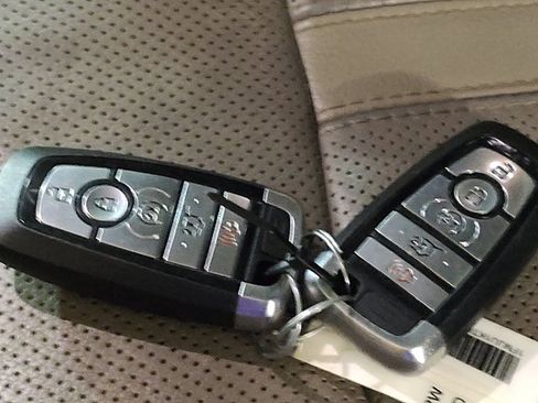 Used 2019 Ford Expedition Limited w/ Equipment Group 302A RWD image 32