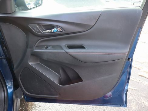 Used 2022 Chevrolet Equinox RS w/ Infotainment Package image 29