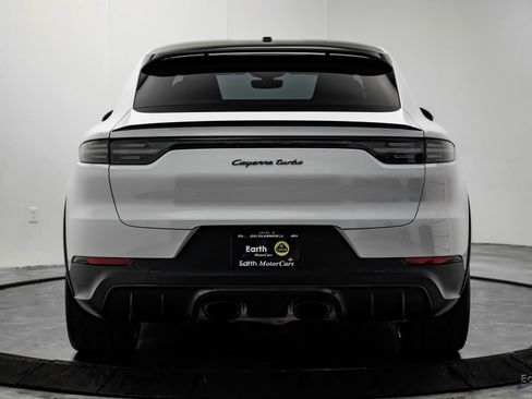 Used 2022 Porsche Cayenne Turbo image 10