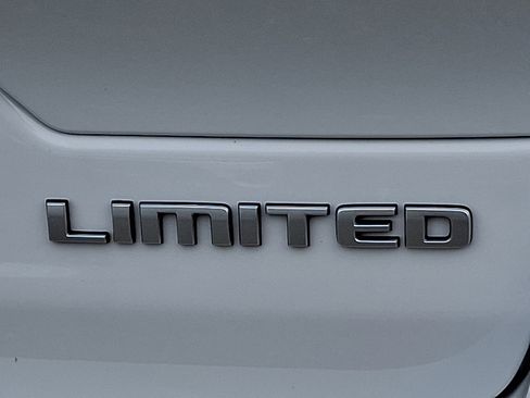 New 2025 Jeep Grand Cherokee Limited image 16