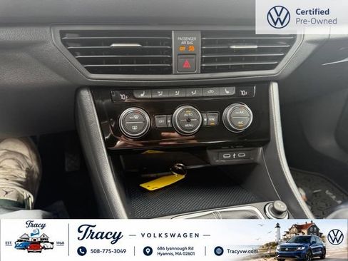 Certified 2024 Volkswagen Jetta SE FWD image 19