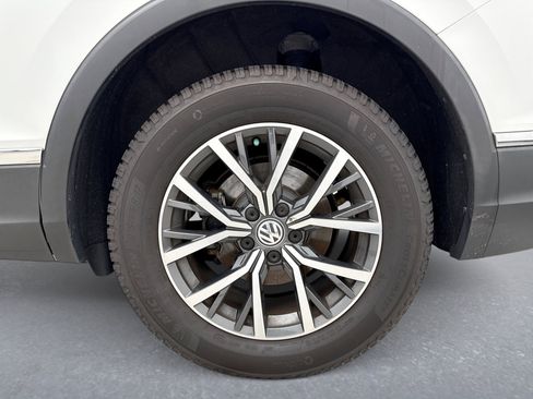 Used 2018 Volkswagen Tiguan SE AWD/4WD image 13
