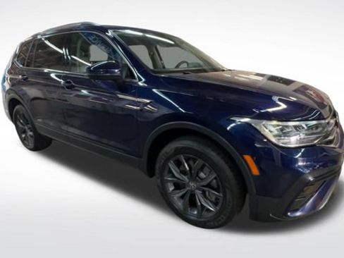 Used 2023 Volkswagen Tiguan SE FWD image 2