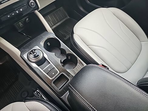 Used 2025 Ford Escape Platinum w/ Premium Technology Package image 18