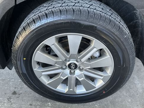 Used 2024 Hyundai Palisade SEL FWD image 11