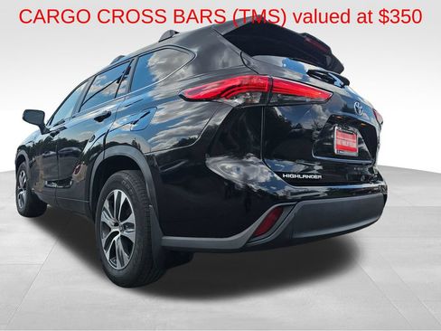 Used 2023 Toyota Highlander XLE AWD/4WD image 8