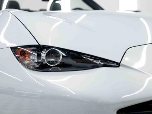 Used 2019 MAZDA MX-5 Miata Grand Touring w/ GT-S Package RWD image 17