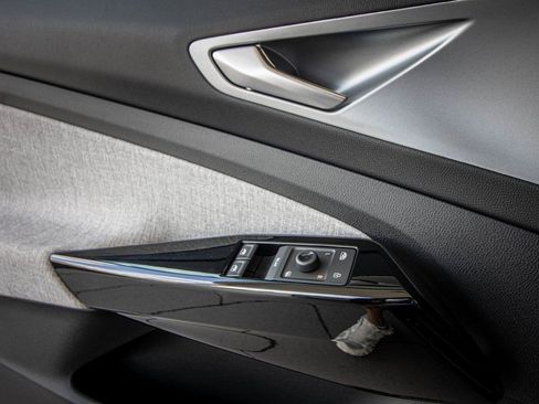 New 2025 Volkswagen ID.4 Pro image 26