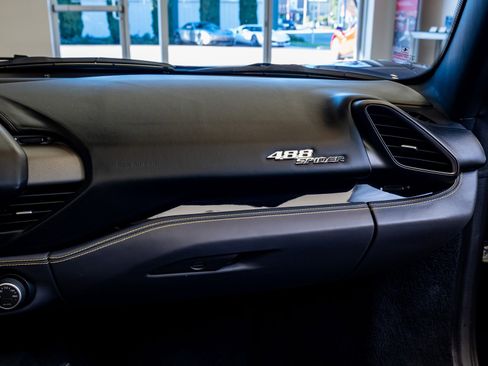 Used 2017 Ferrari 488 Spider image 16
