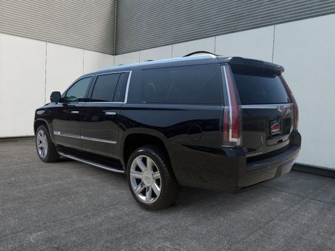 Used 2018 Cadillac Escalade ESV Luxury AWD/4WD image 11