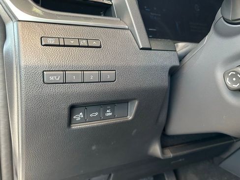 Used 2024 Lexus GX 550 image 18