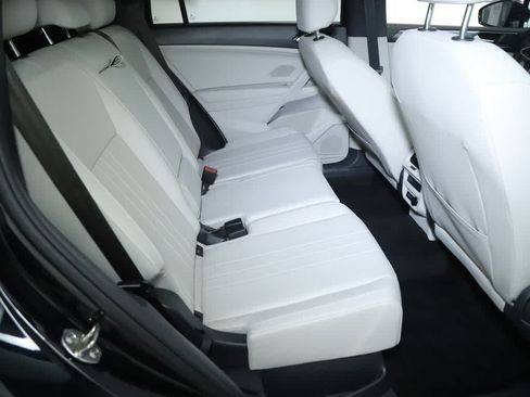Certified 2023 Volkswagen Tiguan SE R-Line AWD/4WD image 33