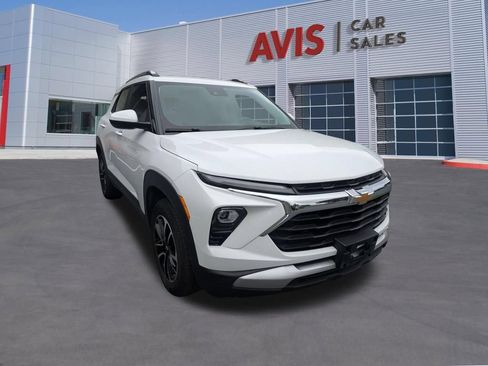 Used 2025 Chevrolet TrailBlazer LT AWD/4WD image 3