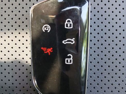 New 2025 Volkswagen Tiguan SE image 26