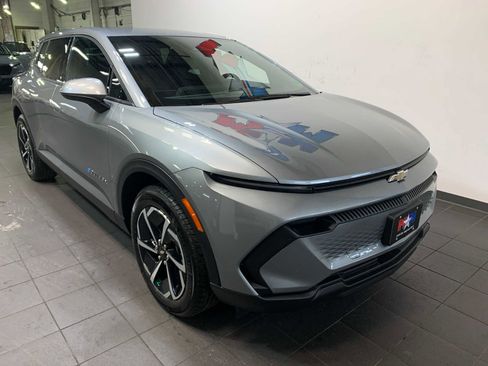 New 2026 Chevrolet Equinox EV LT image 2