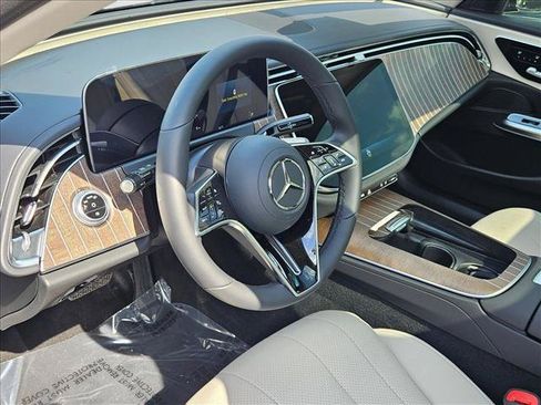 Used 2025 Mercedes-Benz E 350 Sedan image 3