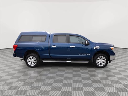 Used 2018 Nissan Titan SV w/ SV Convenience Package AWD/4WD image 4