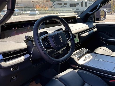 New 2025 Lincoln Navigator Reserve w/ Jet Appearance Package image 6