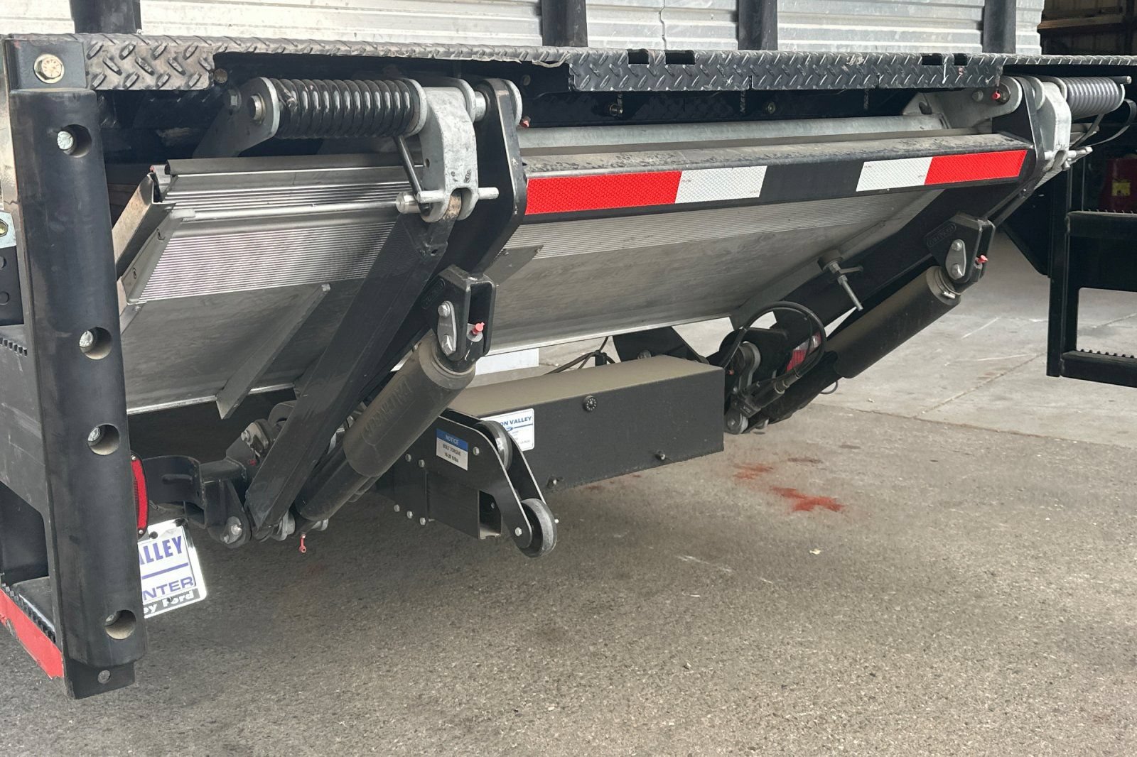 Used 2025 Ford F650 2WD Regular Cab Super Duty image 30