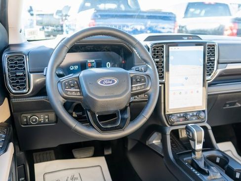 Used 2025 Ford Ranger Lariat w/ Advanced Towing Package image 11