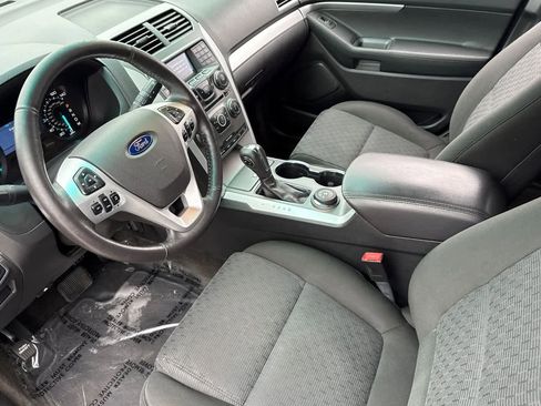 Used 2015 Ford Explorer XLT image 11