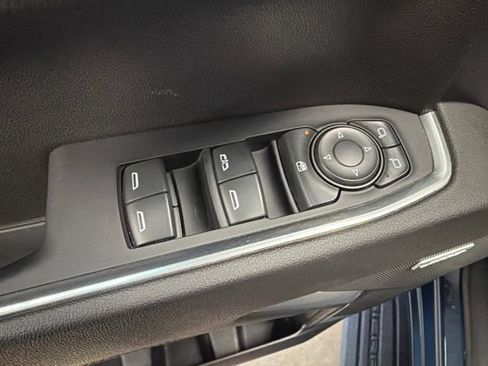 Used 2022 Chevrolet Silverado 1500 RST w/ Convenience Package II AWD/4WD image 13