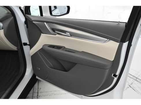 Used 2022 Cadillac XT5 Premium Luxury w/ Technology Package image 16