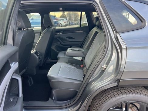 New 2026 Volkswagen Tiguan SE R-Line FWD image 21
