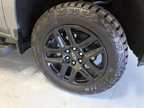 Used 2025 Chevrolet Silverado 1500 LT Trail Boss w/ Convenience Package II AWD/4WD image 9