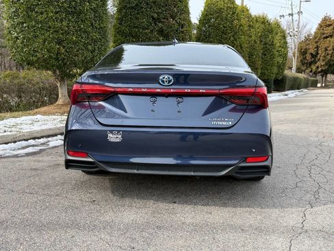 Used 2019 Toyota Avalon Limited image 9