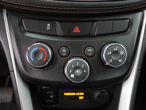 Used 2022 Chevrolet Trax LT w/ LT Convenience Package FWD image 14